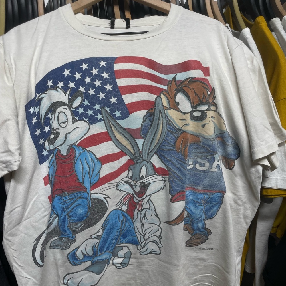 Vintage 1990s looney tunes tee